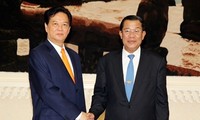 Премьер-министр СРВ Нгуен Тан Зунг встретился со своим камбоджийским коллегой