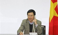 Вице-премьер СРВ Фам Бинь Минь провел телефонный разговор с членом госсовета КНР
