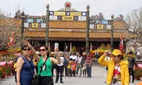 Тысячи зарубежных туристов приехали во Вьетнам в первые дни Нового года