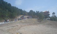 Десятки тысяч человек посетили могилу Во Нгуен Зяпа во время Тэта