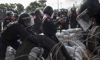Тайская полиция старается вернуть под свой контроль 5 мест демонстраций