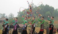 Весна в разных уголках нашей Родины - праздник солидарности народностей Вьетнама