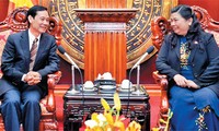 Вице-спикер НС СРВ Тонг Тхи Фонг приняла делегацию Национальной Ассамблеи Лаоса