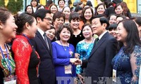 Президент СРВ встретился с женщинами-бизнесменами, награждёнными кубком «Жёлтая роза - 2013»
