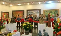 В Ханое проходит выставка, посвященная 60-летию победы при Диенбиенфу