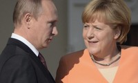 Лидеры России и Германии обсудили по телефону ситуацию на Украине