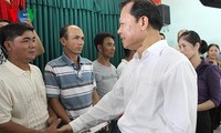 Вице-премьер Ву Ван Нинь посетил отделение рыбоохраны 2-й зоны и сотрудников береговой охраны