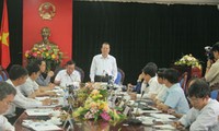 Вице-премьер CРВ Ву Ван Нинь провел рабочую встречу с руководителями провинции Хоабинь