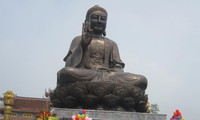 Завершилось строительство крупнейшей в ЮВА бронзовой статуи Будды