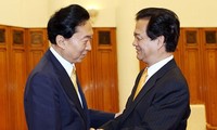 Премьер Вьетнама Нгуен Тан Зунг принял бывшего премьер-министра Японии
