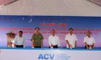 Нгуен Суан Фук принял участие в церемонии начала реконструкции аэропорта Плейку