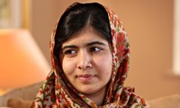 Нобелевскую премию мира присудили 17-летней пакистанке и индийскому борцу за права детей
