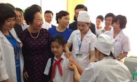 Вице-президент Нгуен Тхи Зоан дала старт новой программе вакцинации против кори и краснухи