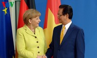 Премьер-министр СРВ Нгуен Тан Зунг провел переговоры с канцлером ФРГ Ангелой Меркель