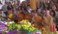 В пригороде Ханоя прошёл буддийский праздник «И Катхина»