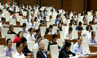 Вьетнамские депутаты продолжили обсуждать социально-экономическое положение страны