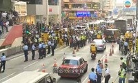 Гонконгская полиция расчистила улицы в районе Монгкок от баррикад