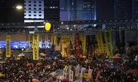 В Гонконге вновь вспыхнули столкновения митингующих с полицией