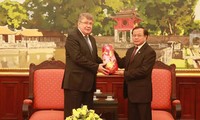 Секретарь парткома города Ханоя Фам Куанг Нги принял российского посла