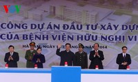 Нгуен Тан Зунг принял участие в церемонии начала строительства отделений больниц Батьмай и Вьет-Дык