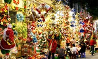 Ханойские католики готовятся к Рождественскому празднику