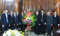 Руководители районов Вьетнама поздравляют католиков с Рождеством