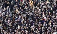 Во Франции около 700 тыс человек вышли на улицы в знак почтения памяти жертв терактов