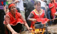 Соревнование по приготовлению риса в селе Тхикам