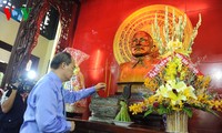 Глава ОФВ Нгуен Тхиен Нян посетил мемориальный комплекс президента Тон Дык Тханга