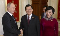 Президент и премьер Вьетнама поздравили российских коллег с 70-летием Победы в ВОВ