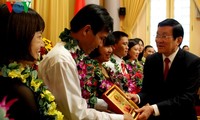 Президент Вьетнама встретился с передовыми тружениками нефтегазовой отрасли
