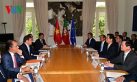 Премьер-министр Вьетнама провел переговоры с португальским коллегой