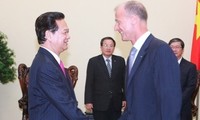 Премьер Вьетнама Нгуен Тан Зунг принял гендиректора Airbus