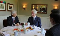 Генсек ЦК КПВ Нгуен Фу Чонг посетил семью экс-президента США Билла Клинтона
