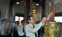 Президент СРВ зажег благовония в память об адвокате Нгуен Хыу Тхо