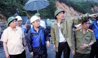 Нгуен Суан Фук руководил борьбой с наводнением в провинциях Лангшон и Куангнинь