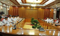Политбюро ЦК КПВ провело рабочие встречи с парткомами центрального подчинения