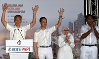Генсек ЦК КПВ поздравил премьера Сингапура с победой на парламентских выборах