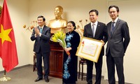 Президент СРВ наградил орденом Труда постоянную миссию Вьетнама при ООН