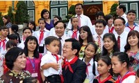 Президент СРВ Чыонг Тан Шанг поздравил детей с праздником середины осени