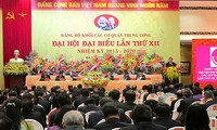 Руководители Вьетнама приняли участие в съездах парткомов провинций и городов страны