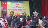 Генсек ЦК КПВ принял в празднике национального единства в уезде Данфыонг