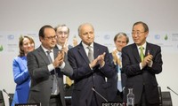 В Париже одобрено историческое соглашение по изменению климата