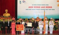 Вьетнамскому театру современных искусств и больнице «Дружба» присвоено звание «Герой труда»