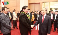 Нгуен Шинь Хунг поздравил работников Канцелярии Парламента с Тэтом