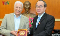 Нгуен Тхиен Нян принял представителя Ассоциации содействия здравоохранению Вьетнама