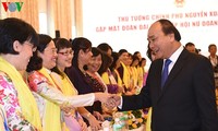 Нгуен Суан Фук встретился с представителями Вьетнамской ассоциации бизнесвумен