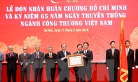 Нгуен Суан Фук принял участие в праздновании 65-летия торгово-промышленной отрасли Вьетнама