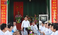 Нгуен Суан Фук посетил модель новой деревни в провинции Намдинь