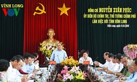 Премьер Вьетнама провел рабочую встречу с руководством провинции Виньлонг